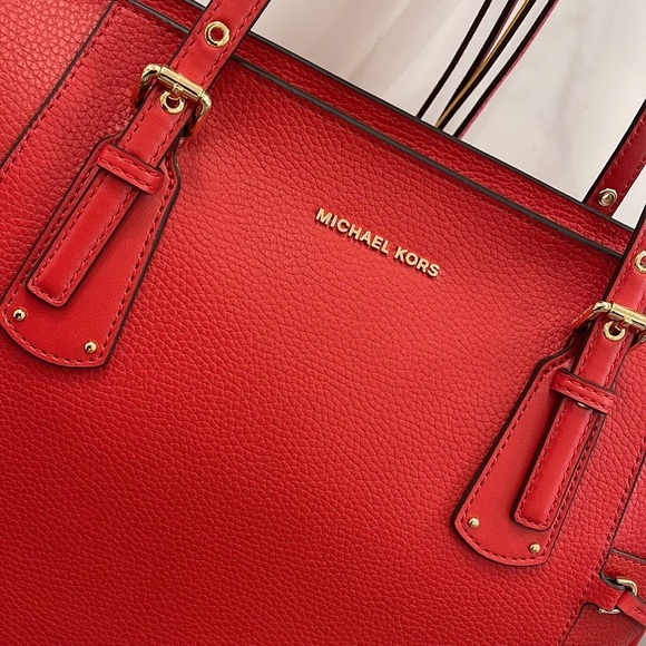 MICHAEL KORS VOYAGER FLAME EAST WEST TOTE LEATHER
30H1GV6T8L NWT - Picture 3 of 16